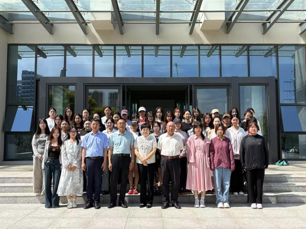 发放仪式照片4.jpg 发放仪式照片4.jpg